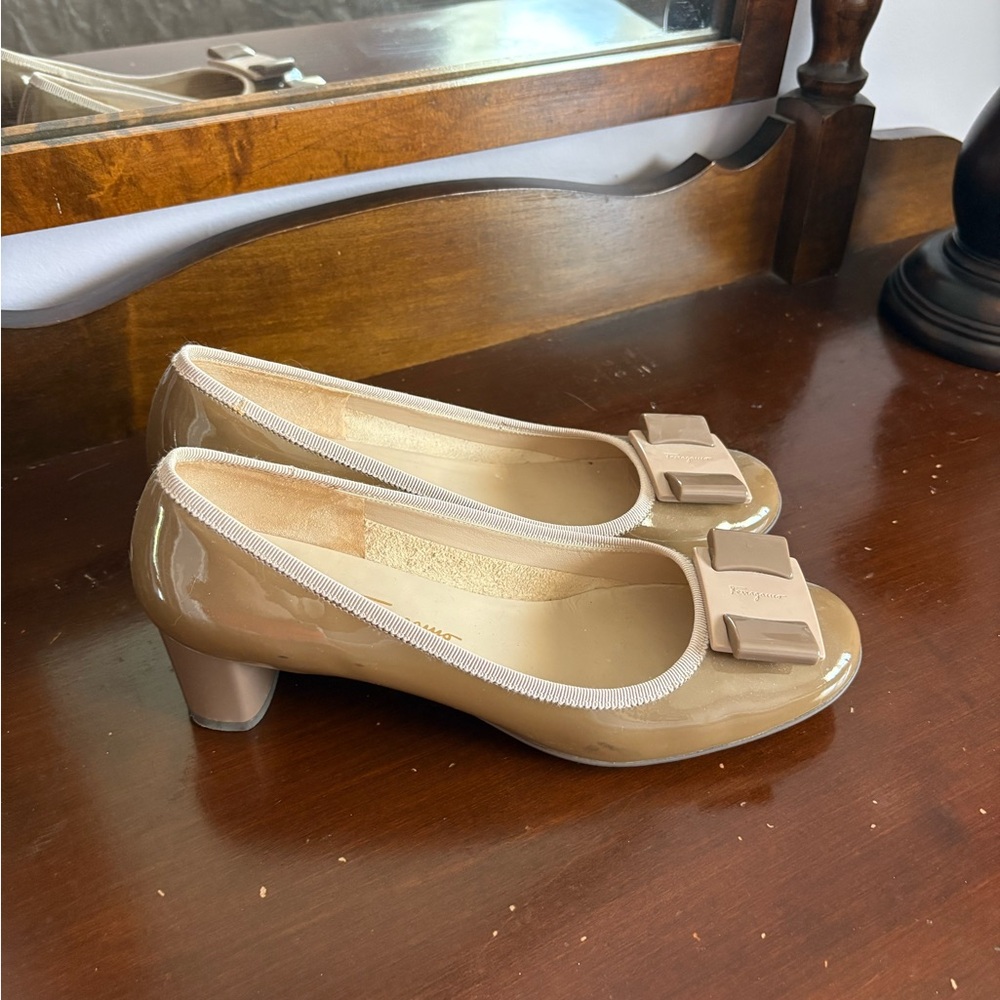 Salvatore Ferragamo Beige Patent Leather Heels - Picture 6 of 7